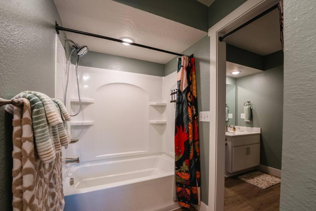 Pet Friendly Boho Condo With Pool--Fitness Center--Next To The Branson Landing--Close To Convention Center And Kanakuk Eksteriør bilde